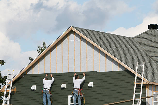 Professional Siding Installation technician working in Woodford, VA